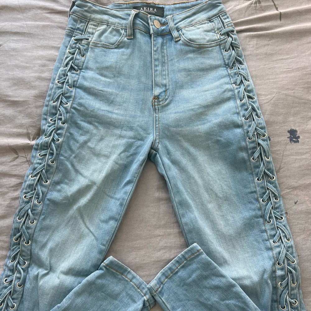Light wash skinny jeans